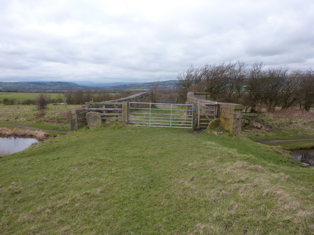 File:Clough Bank Bridge, Leeds and Liverpool Canal - geograph.org.uk - 2324710.jpg