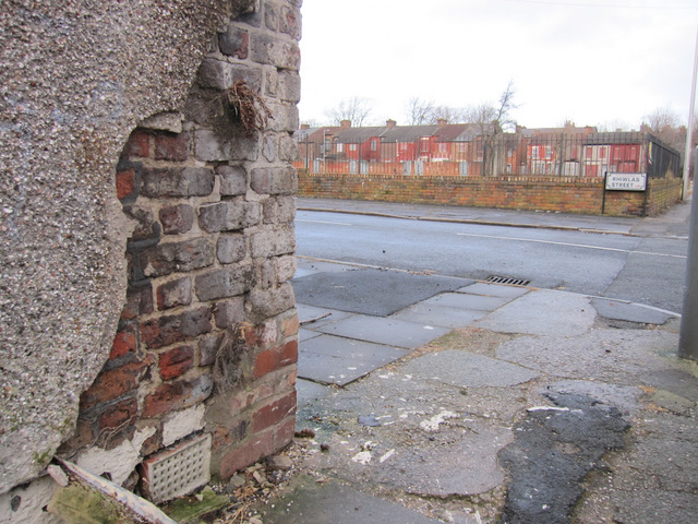 File:Corner of Rhiwlas Street and a bench mark - geograph.org.uk - 2230402.jpg