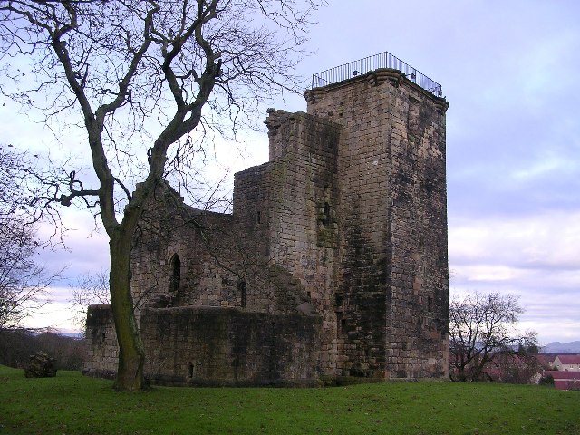 File:Crookston Castle - geograph.org.uk - 87398.jpg