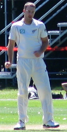 File:Daniel Vettori, Dunedin, NZ, 2009.jpg