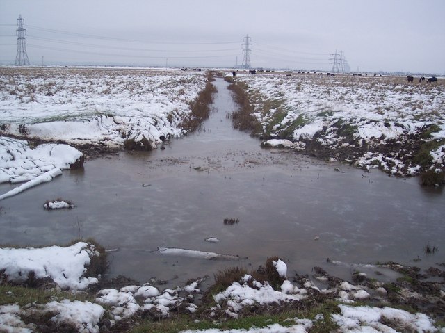 File:Dyke junction in Allhallows Marshes - geograph.org.uk - 1628397.jpg