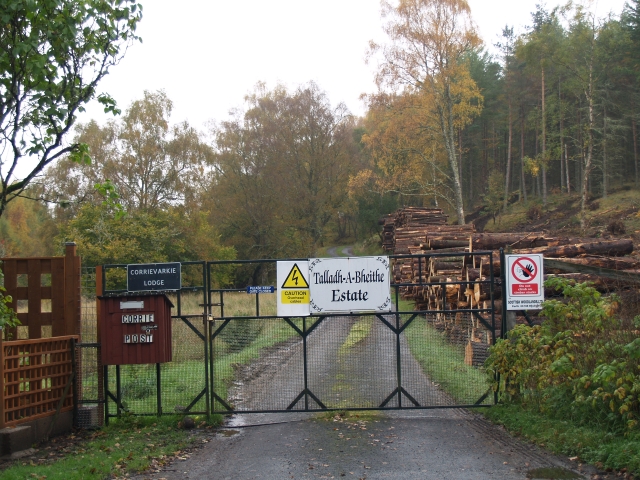 File:Entrance, Talladh-A-Bheithe Estate - geograph.org.uk - 266258.jpg