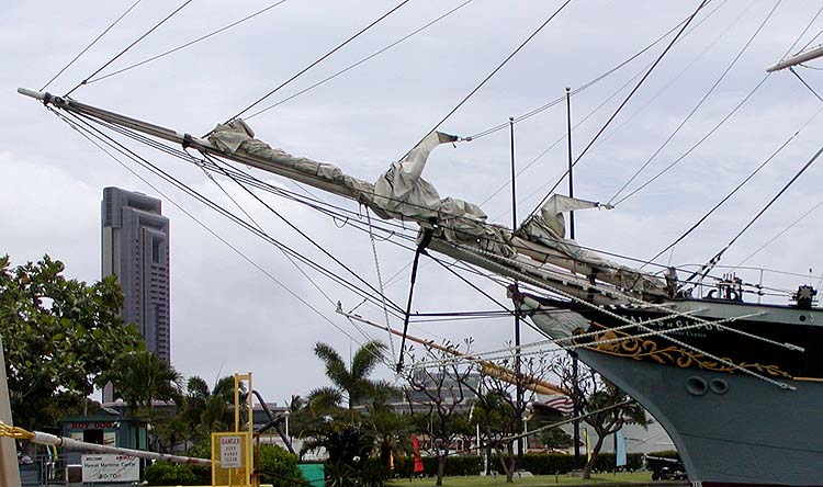 File:Falls of Clyde bowsprit.jpg