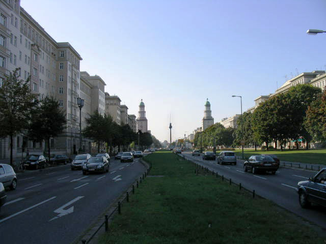 File:Frankfurter Tor Berlin 2.jpg