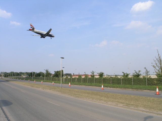 File:Heathrow Airport - the end of the runway - geograph.org.uk - 215796.jpg