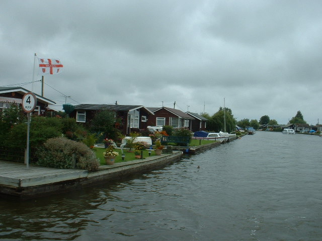 File:Holiday cottages on the River Thurne - geograph.org.uk - 43477.jpg