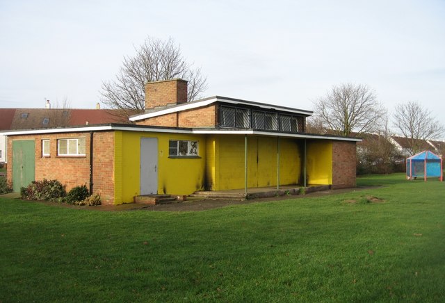 File:King George V playing field pavilion - geograph.org.uk - 644362.jpg