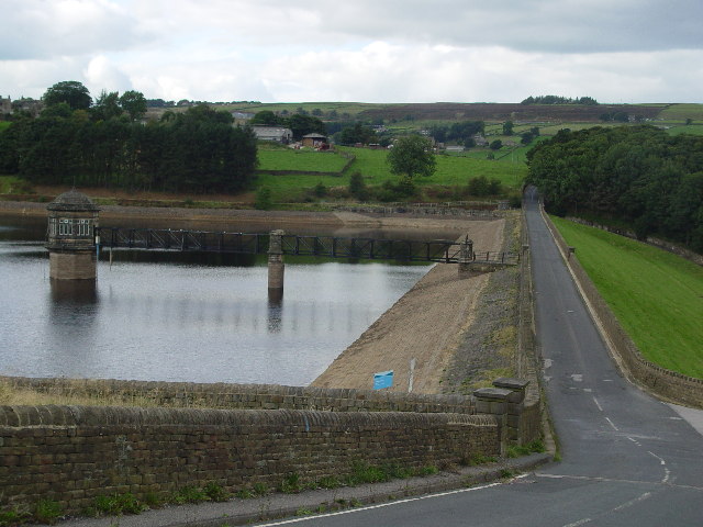 File:Lower Laithe Reservoir - geograph.org.uk - 64968.jpg