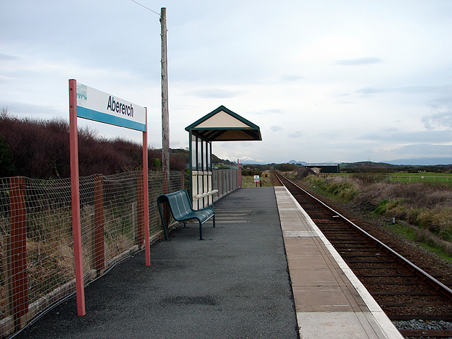 File:Minimal passenger facilities at Abererch Station - geograph.org.uk - 1036513.jpg