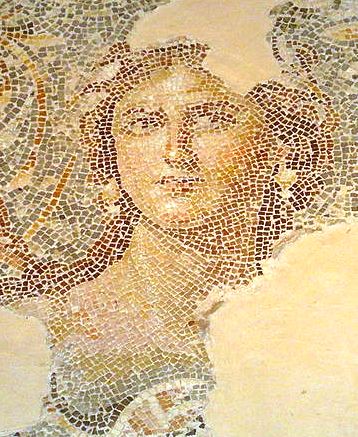 פסיפס של פני אישה מהוילה הרומית בציפורי