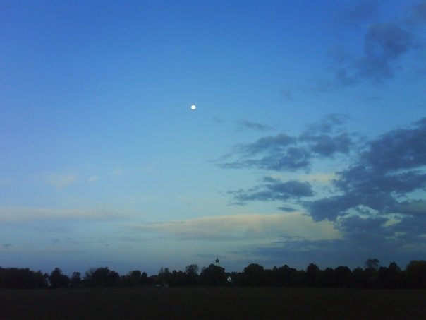 File:Mond in München.jpg