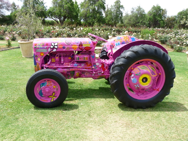 File:Old tractor at Ruston's Roses.JPG