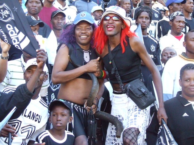 File:Orlando pirates fans 2.jpg