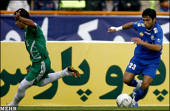 File:Payam Mashhad FC vs Esteghlal FC, 26 April 2009 - 07.jpg