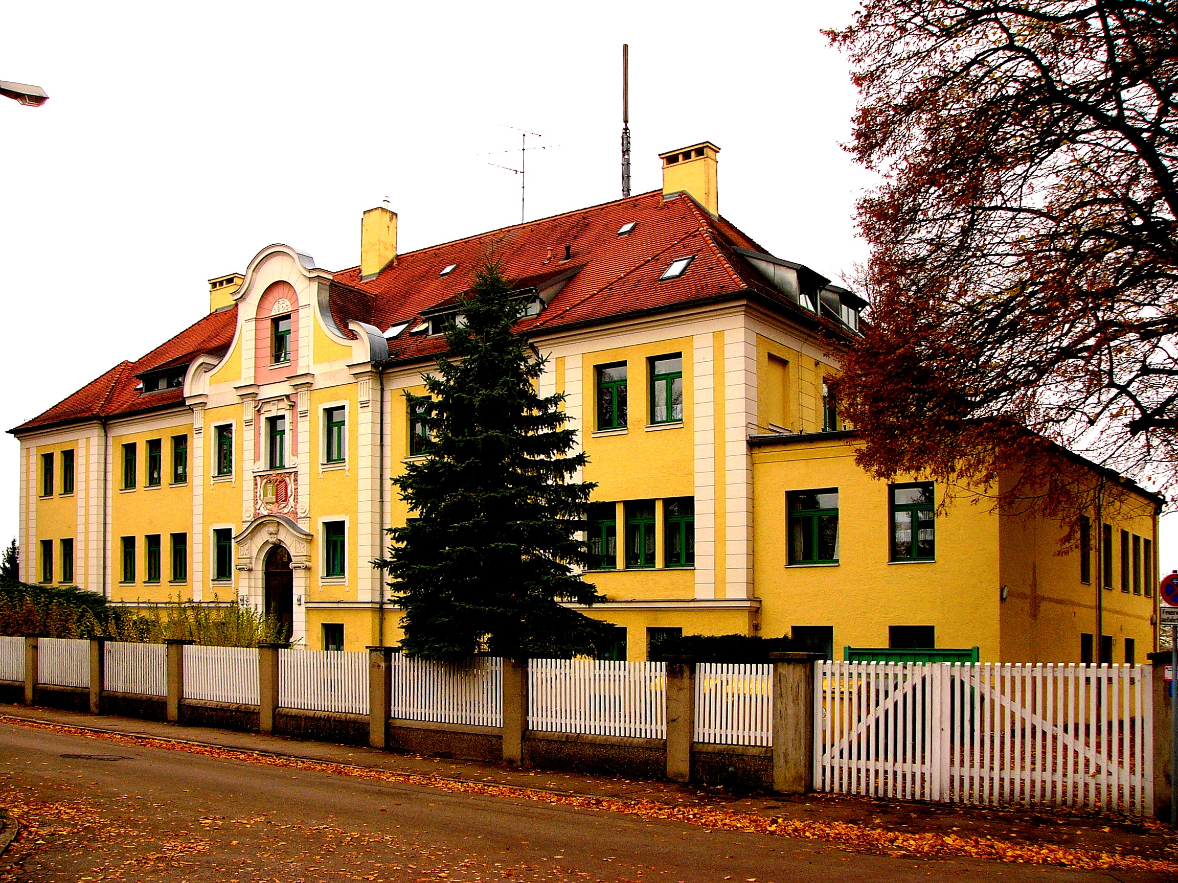 This is a photograph of an architectural monument.It is on the list of cultural monuments of Bayern,...