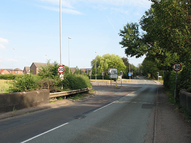 File:Ravenscroft Bridge and junction - geograph.org.uk - 1950791.jpg