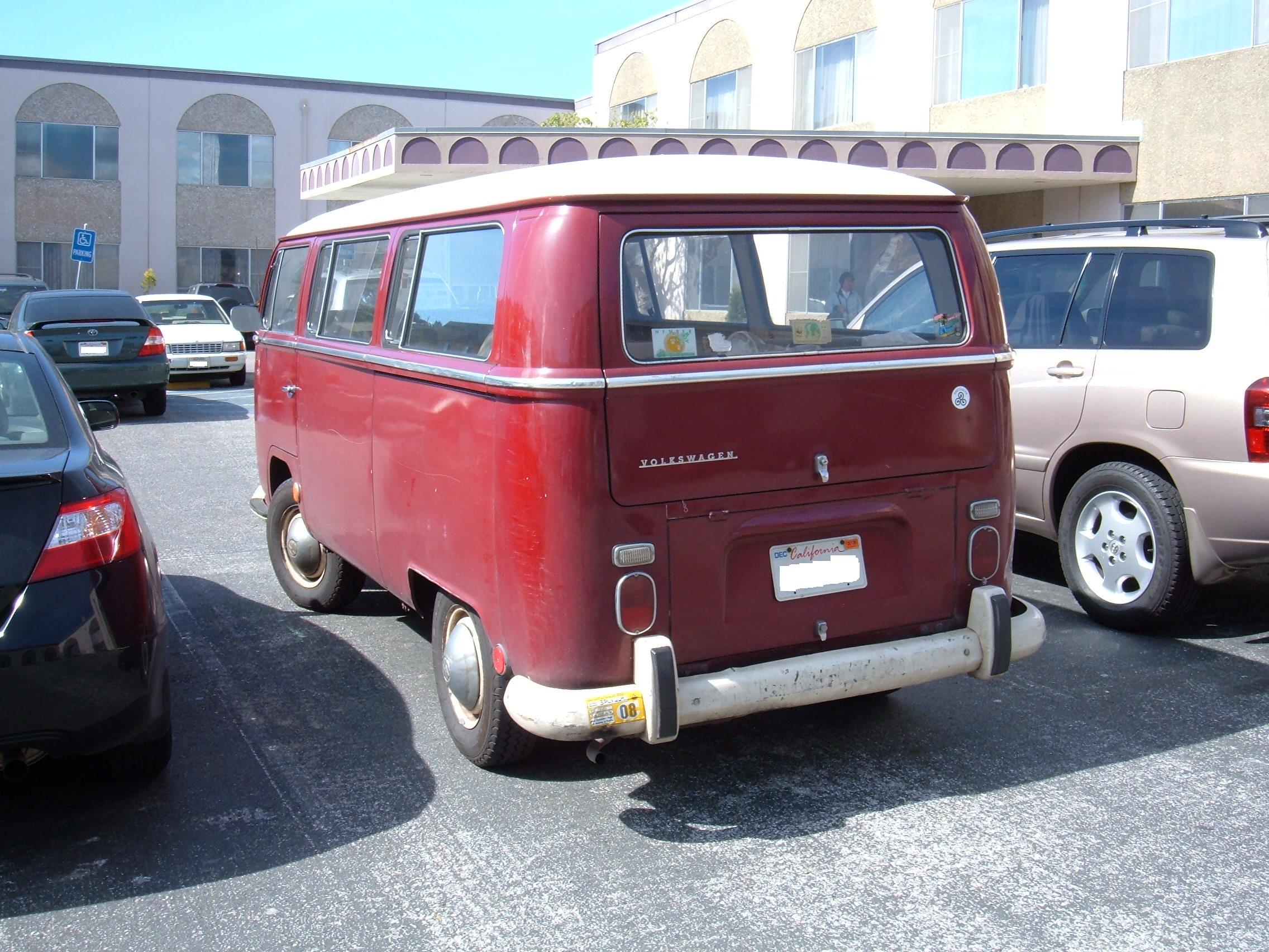 File:Red Volkswagen T2 rear.JPG - Wikimedia Commons