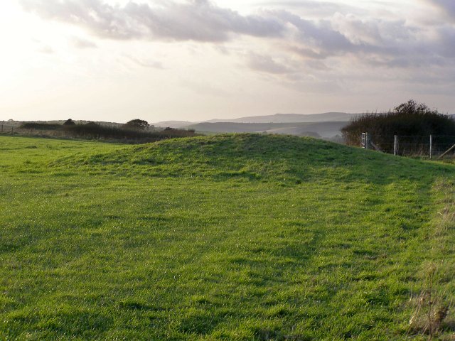 Round barrow between Upton and South Down car park - geograph.org.uk - 267032