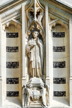 File:Statue of Rahere (15273092836 cropped).jpg