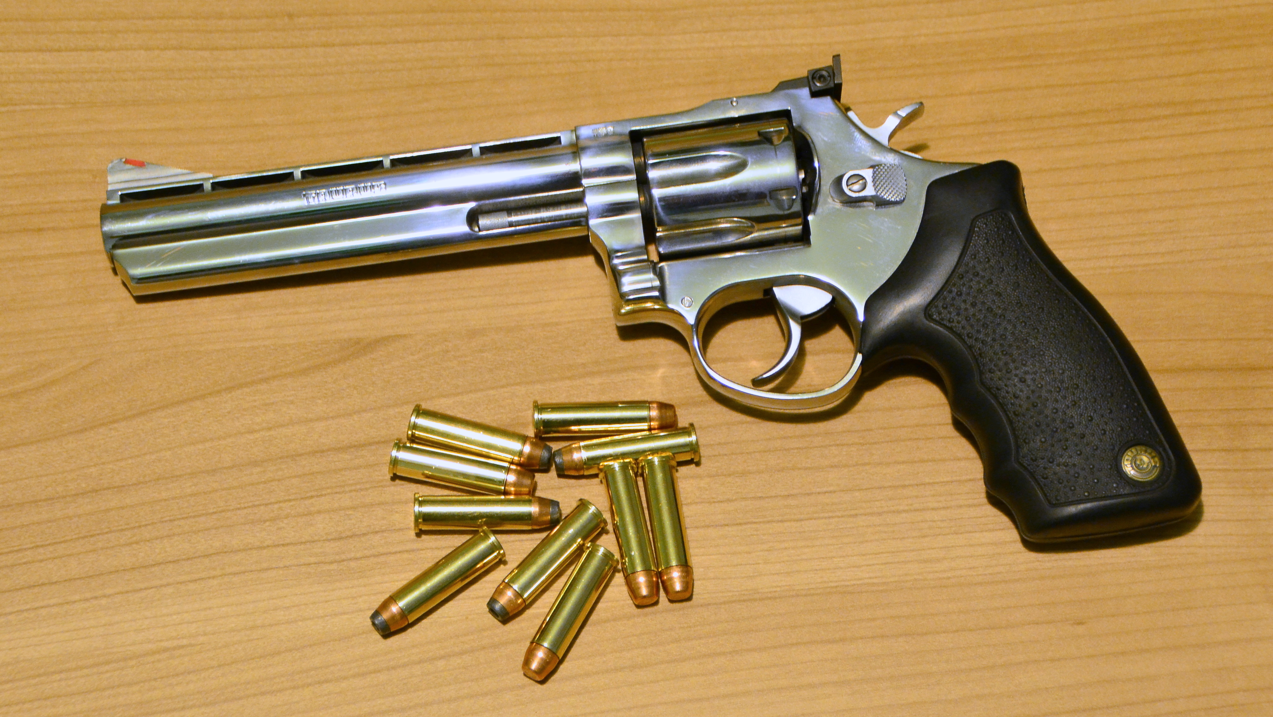 Slika Taurus Revolver 869 357 Magnum JPG Wikipedija Prosta 
