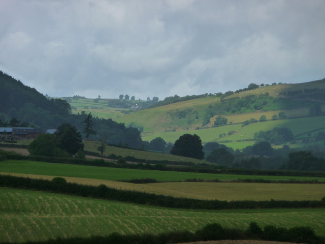 File:View Northwest from Clun Castle - geograph.org.uk - 1541804.jpg