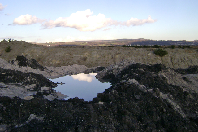 File:Waste clay and lignite, Stover Quarry - geograph.org.uk - 1730277.jpg