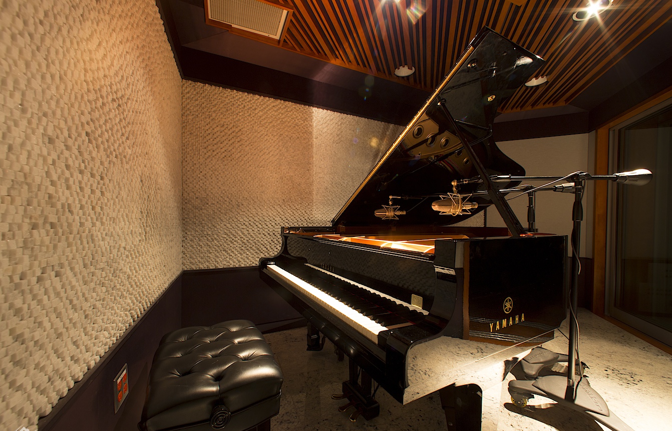 File:Yamaha C7 Concert Grand Piano at Audio Mix House, Studio A (crop).jpg  - Wikipedia