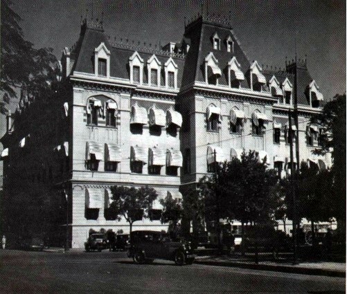 Primer edificio de YPF en Paseo Colón 922.