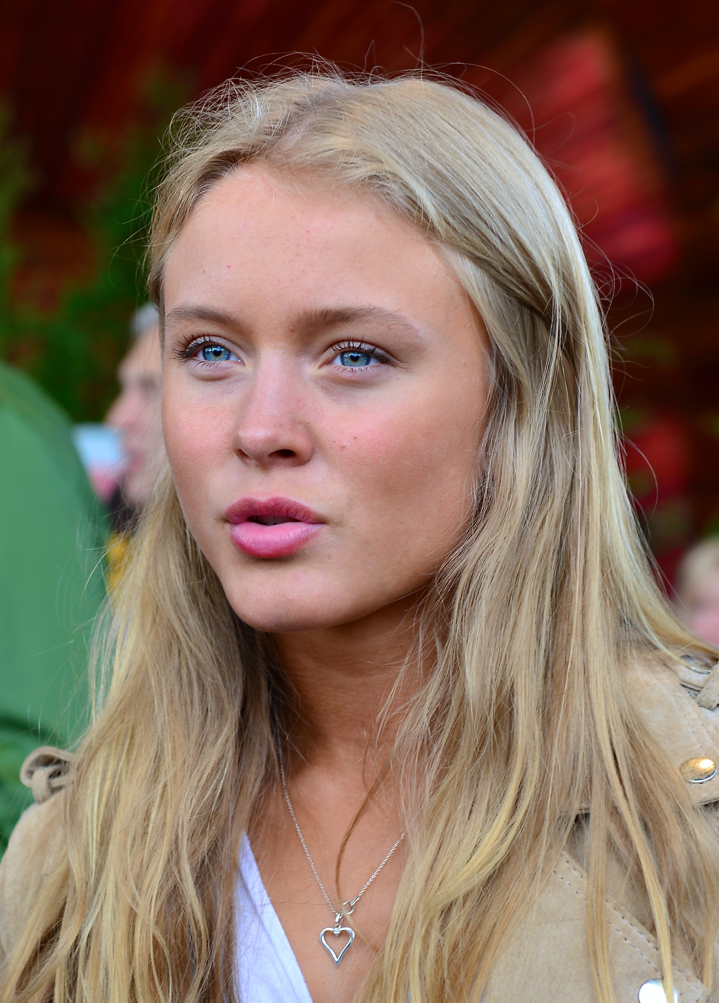 File:Zara Larsson i Allsång på Skansen 2013.jpg - Wikimedia Commons