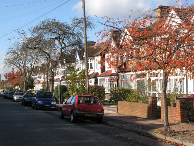 File:1930s houses in Eden Way - geograph.org.uk - 1031608.jpg