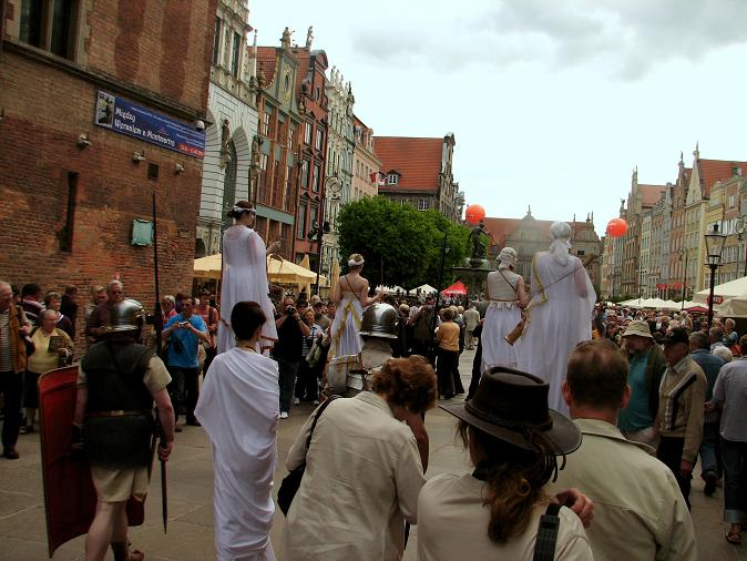 File:Amber Parade and preparation to common panoramic photo during III World Gdańsk Reunion - 09.jpg