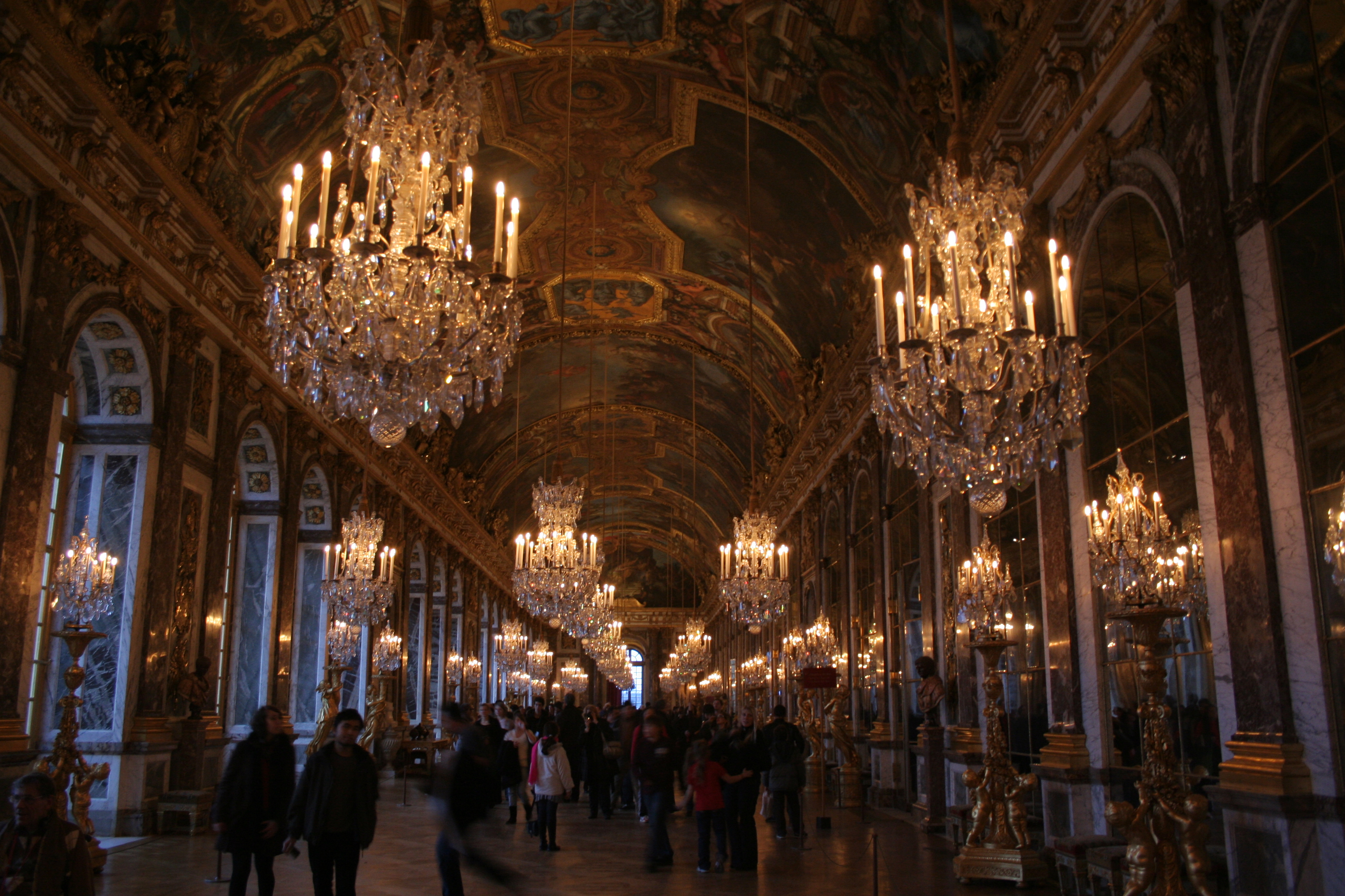 Ночной версаль. Ш. Лебрен. Зеркальная галерея. Версаль.. Версальский дворец ночью. Зеркальная галерея Версаль. Ш Лебрен зеркальная галерея.