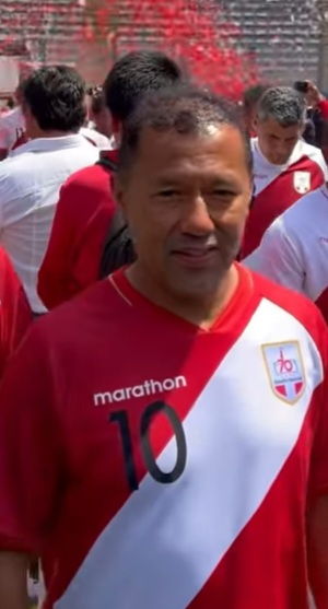 <span class="mw-page-title-main">Roberto Palacios</span> Peruvian footballer (born 1972)