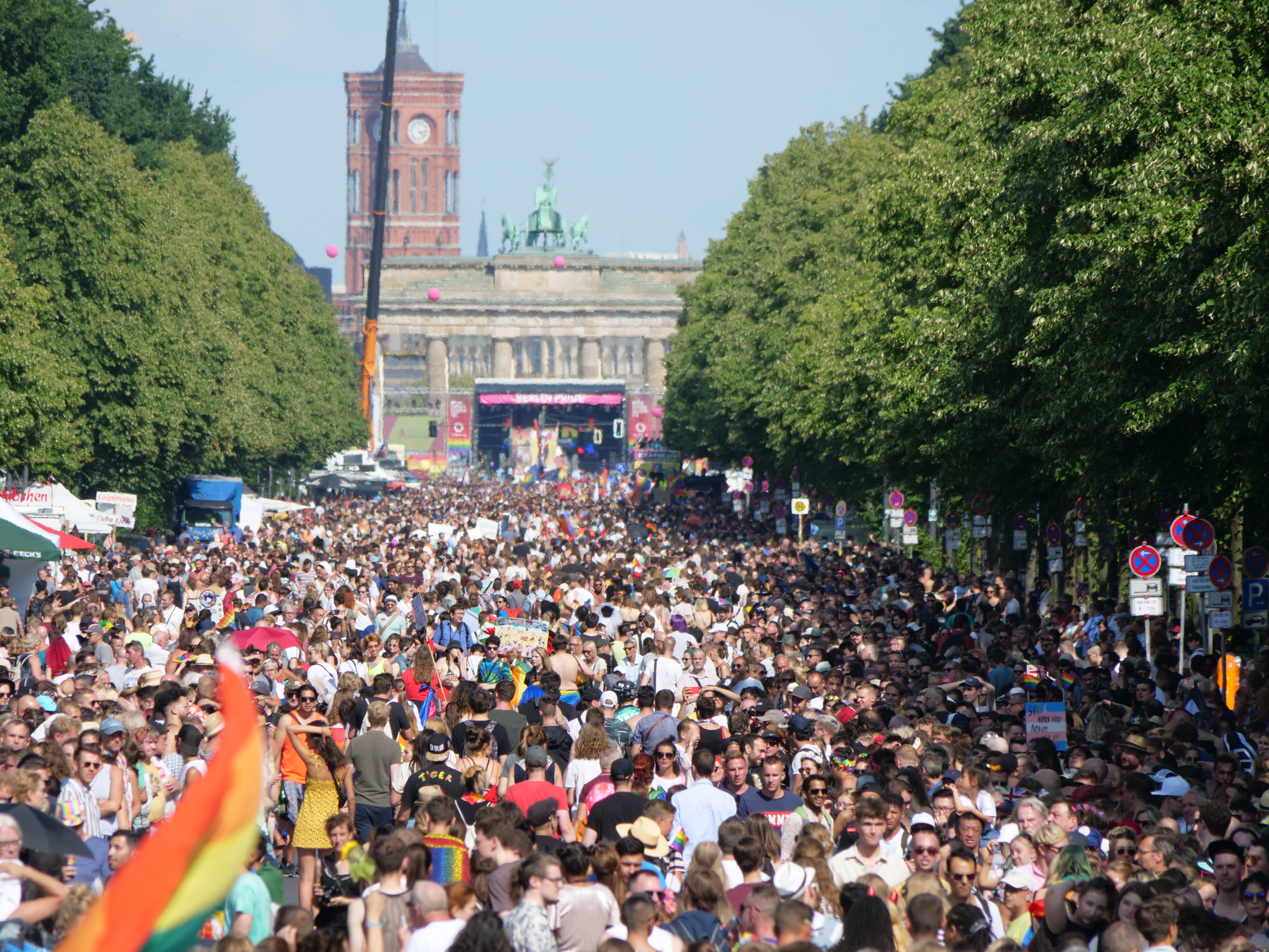 Christopher Street Day Berlin : File Christopher Street Day Berlin 2019 476 Cropped Jpg Wikimedia Commons - Der csd berlin christopher street day wurde bisher jedes jahr zu einem friedlichen fröhlichen bunten event, 500.000 menschen waren 2016 gekommen.