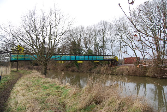 File:Conveyor belt crossing the River Medway - geograph.org.uk - 1159055.jpg