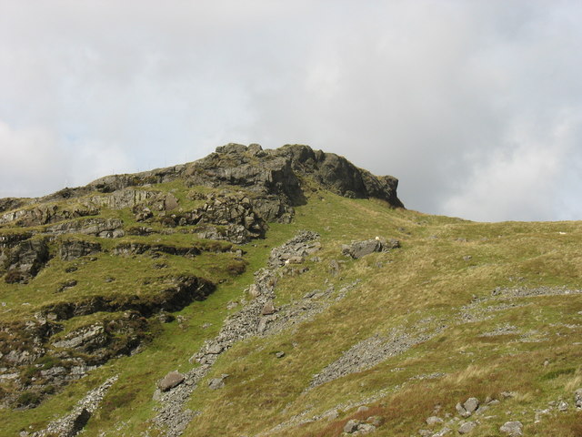 File:Crag above the col separating Llynnau Du-bach and Bowydd - geograph.org.uk - 561877.jpg