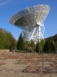The 60 m diameter LOFAR station consisting of 96 dipole antennas (foreground) at Bad Munstereifel- Effelsberg, next to the 100 m radio telescope (background), both run by the Max Planck Institute for Radio Astronomy Bonn, Germany Eff+Lofar.JPG