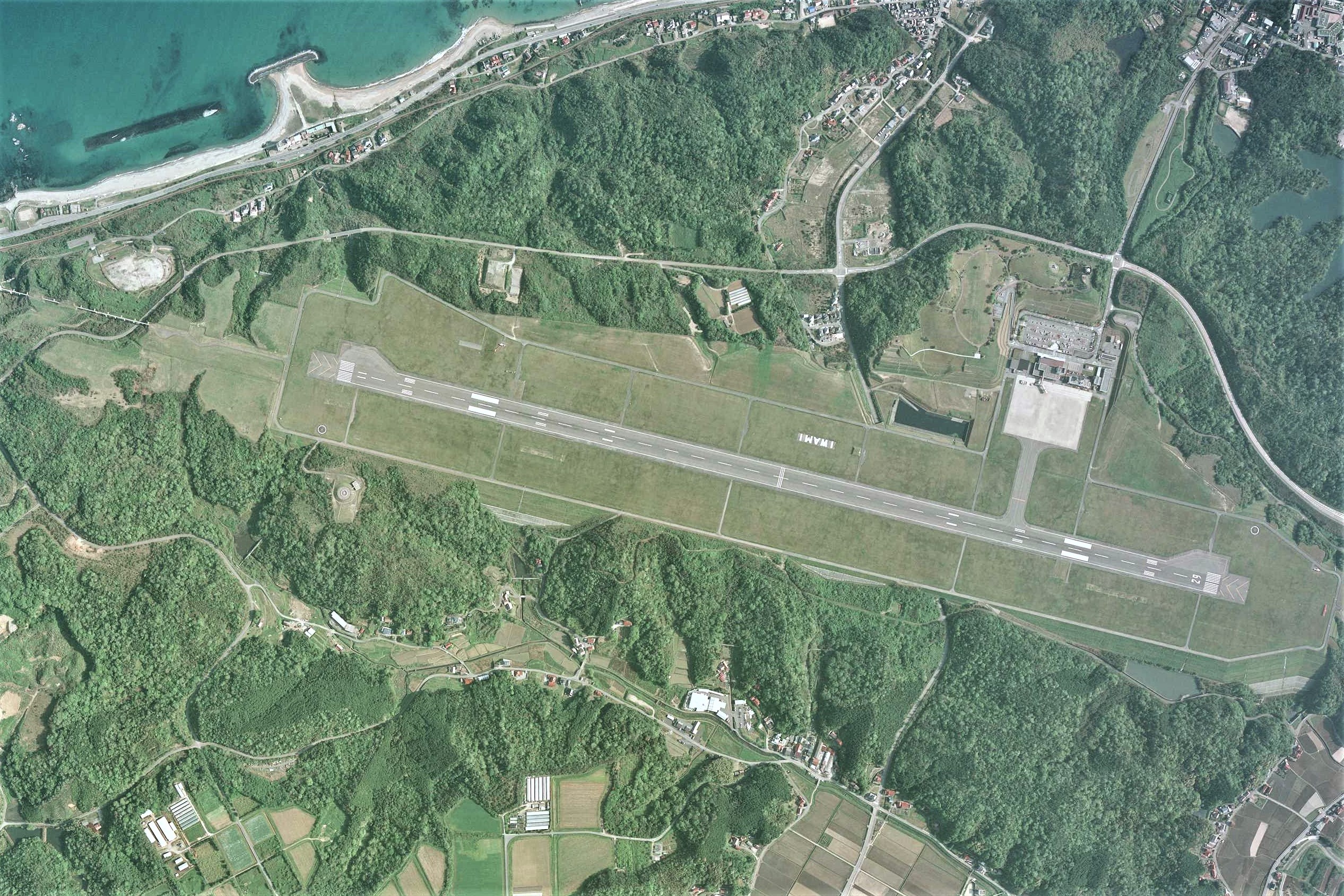 File Hagi Iwami Airport Aerial photograph 2014