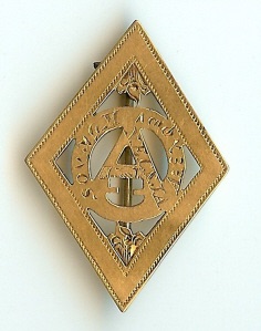 File:Kuklos Adelphon badge.jpg