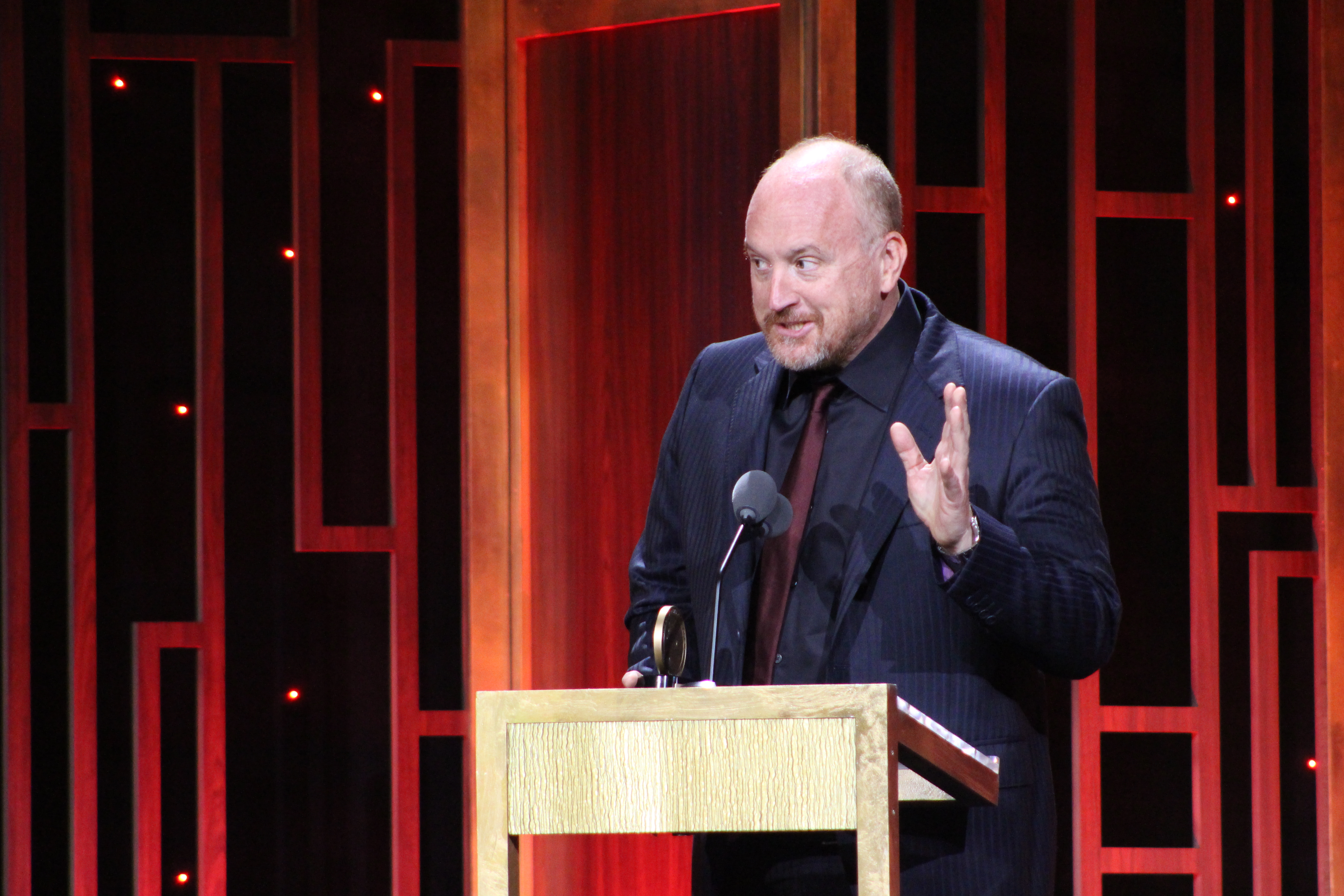 File:Louis CK - Peabody 0 - Wikimedia Commons