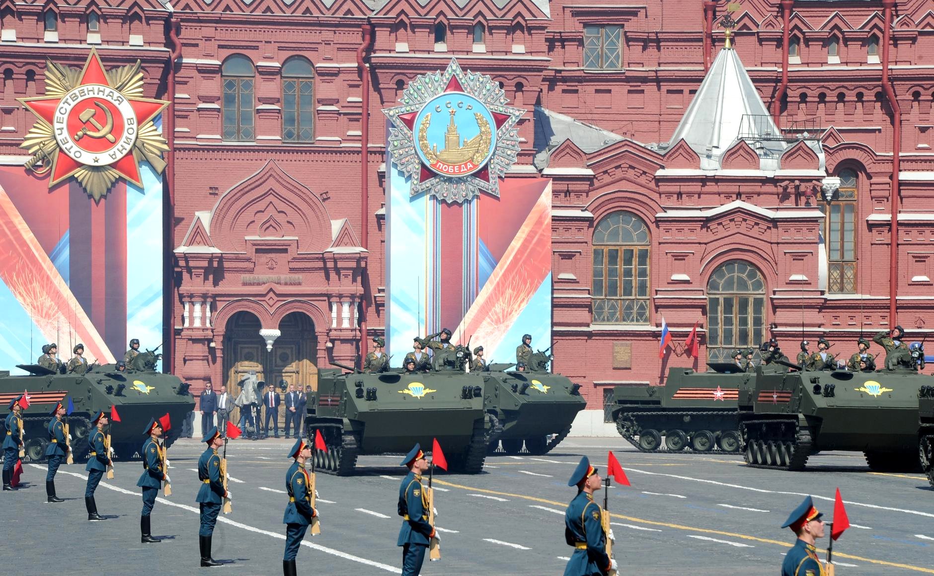 Красная площадь 9. Парад на красной площади 9 мая. Московский Кремль парад Победы. 9 Мая день Победы парад на красной площади. Кремль парад 9 мая.