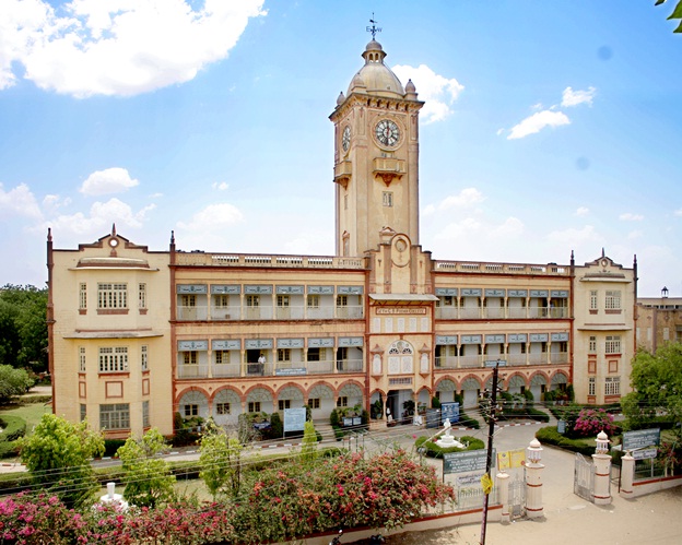 File:Podar college Nawalgarh.jpg