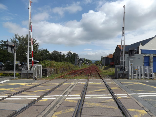 File:Porthmadog mainline station (eastwards) - geograph.org.uk - 4046876.jpg