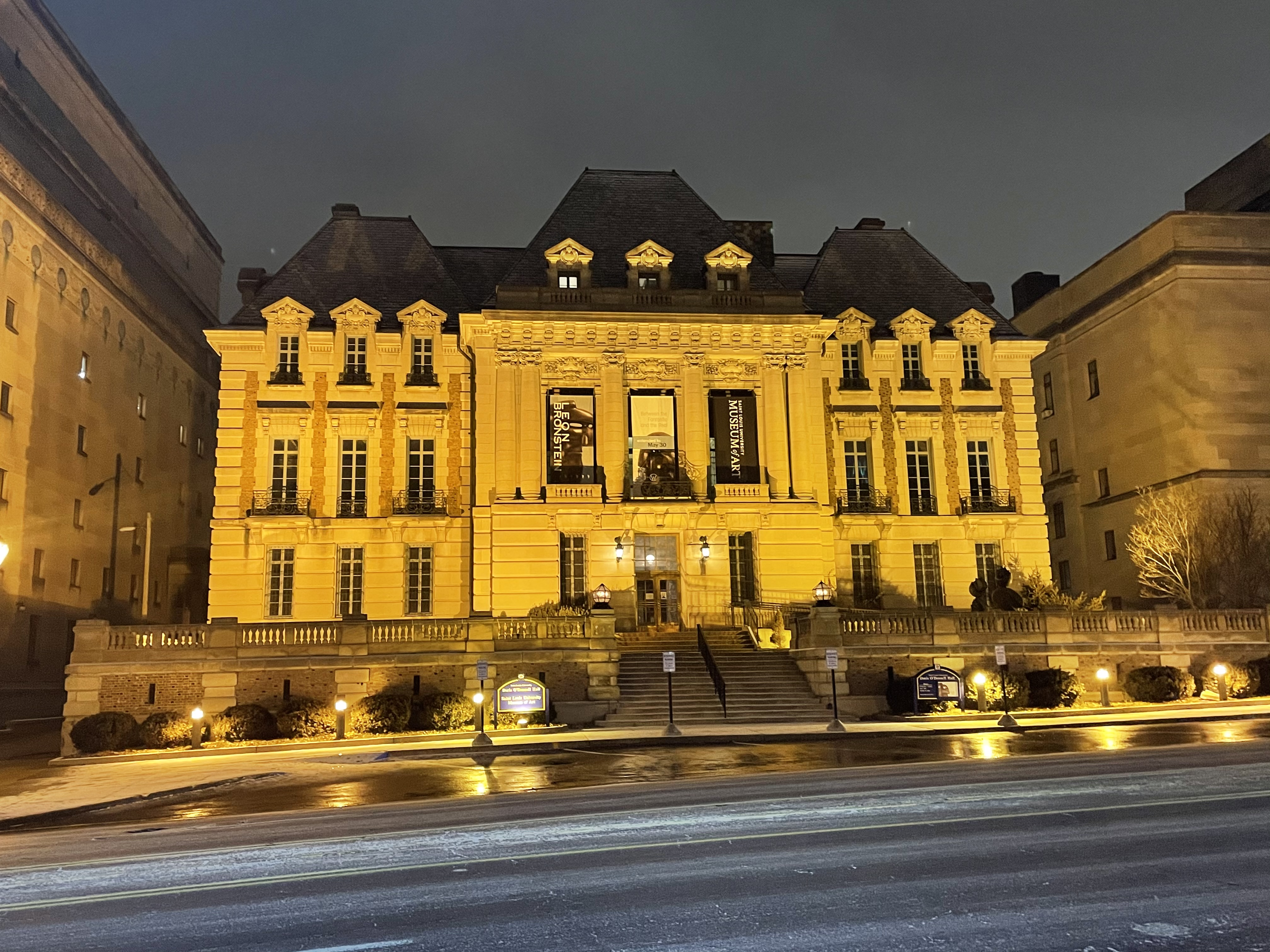 Saint Louis University's St. Louis Campus : SLU