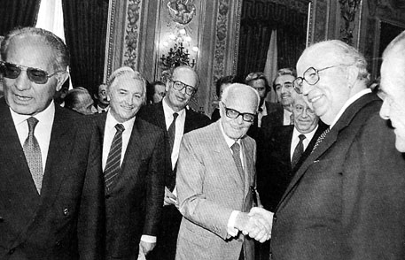 Giovanni Spadolini (sulla destra) con [[Sandro Pertini