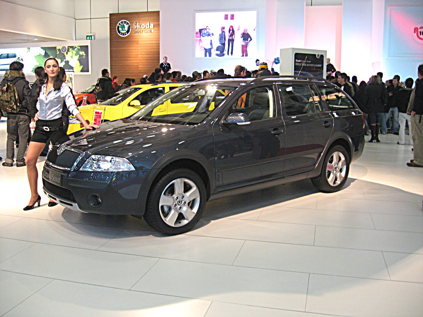 File:Skoda Roomster Scout TDi 2008 (10790629396).jpg - Wikimedia Commons