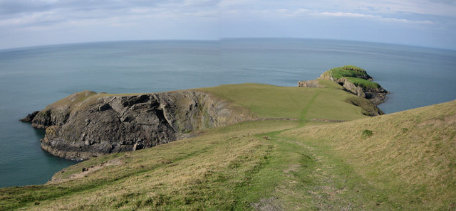 Traeth-yr-ynys and Ynys-Lochtyn, western approach - geograph.org.uk - 579474