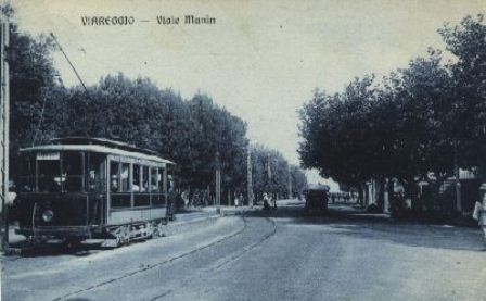 File:Viareggio - viale Manin.jpg