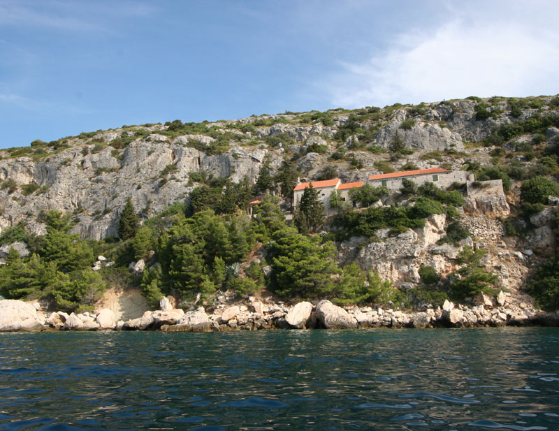 http://upload.wikimedia.org/wikipedia/commons/0/0e/%C4%8Ciovo,_Split-Dalmatia_County,_Croatia.jpg