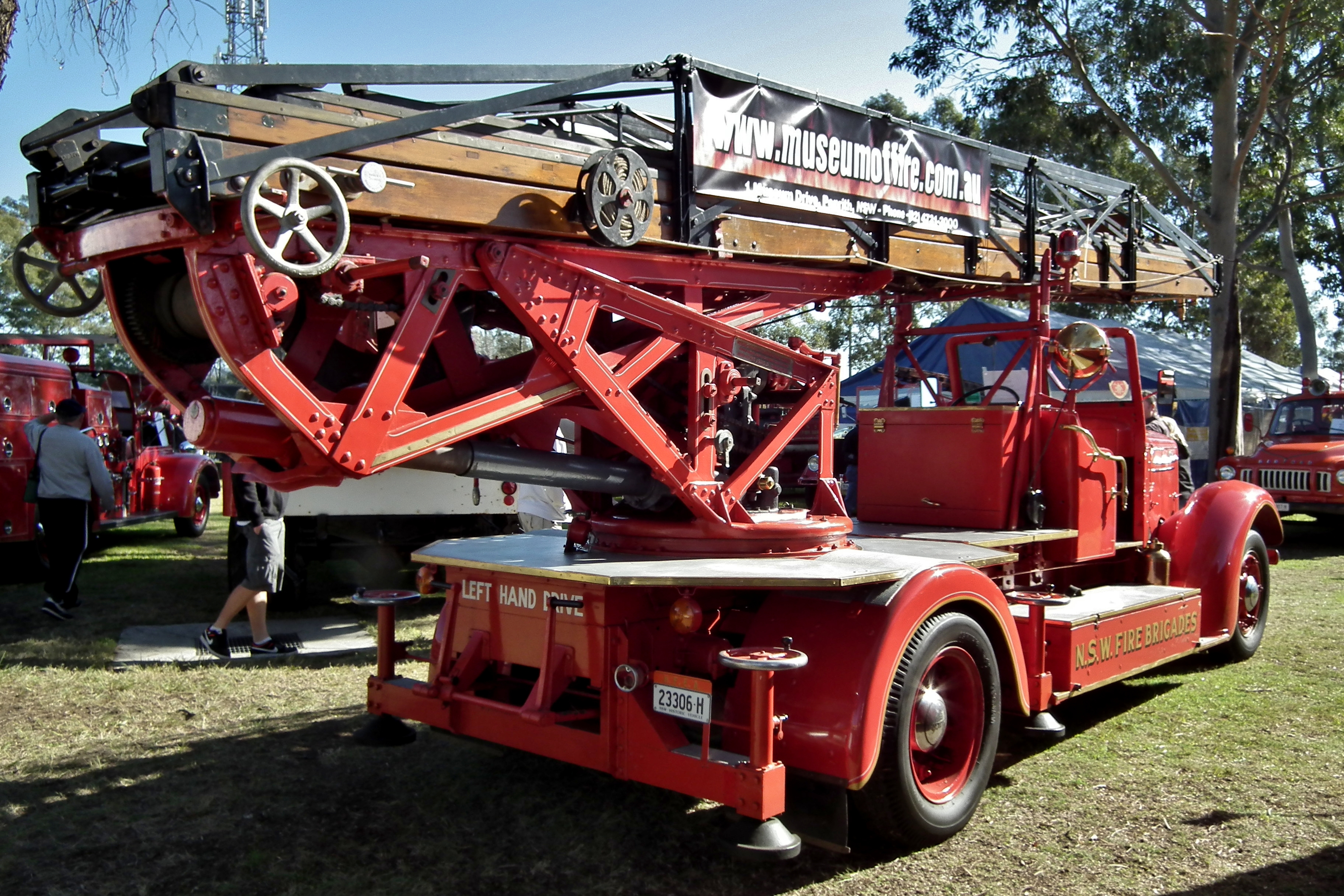 Mack 1911Рі Fire engine